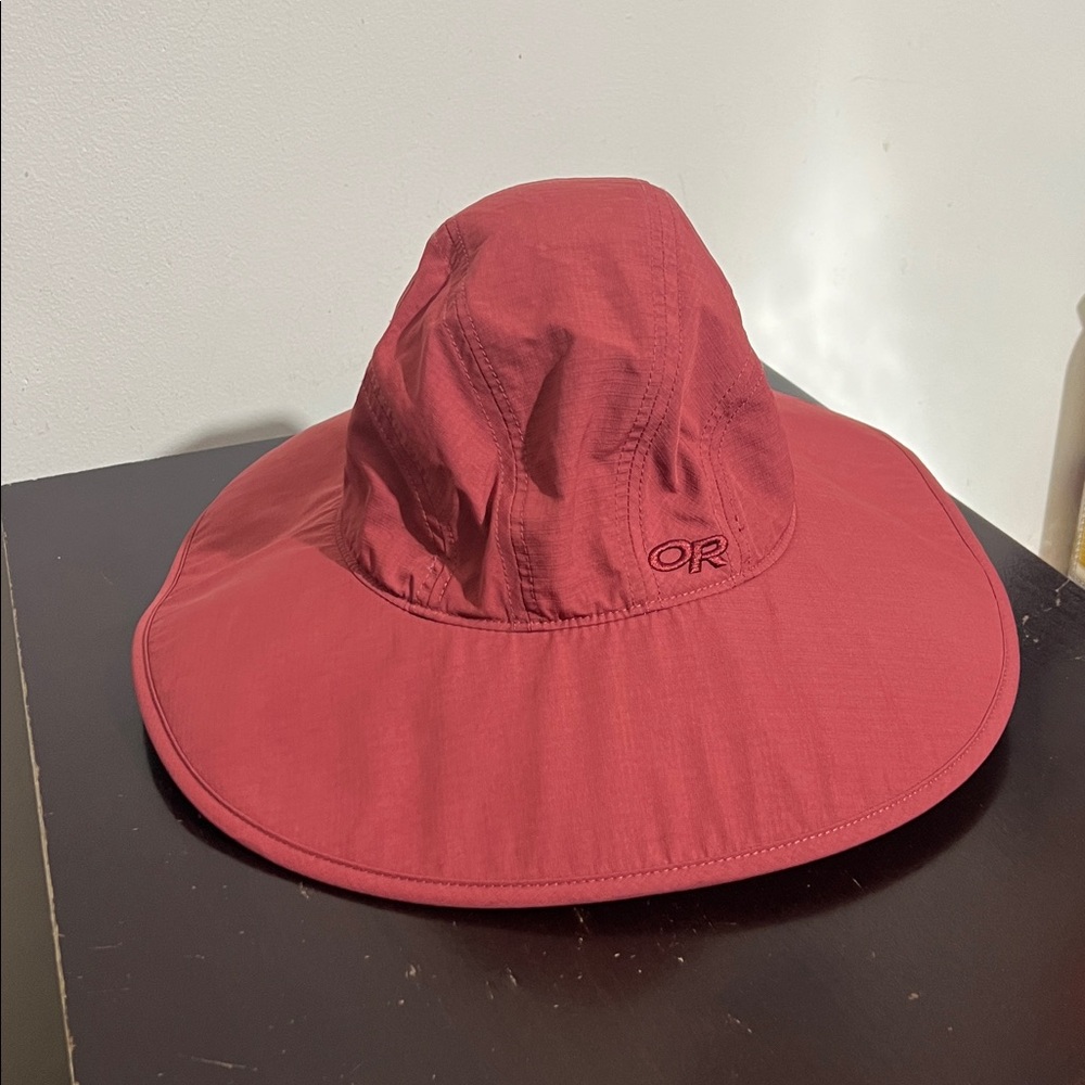 Outdoor Research Women's Wide Brim Sun Hat in Burgundy and Black - Picture 4 of 13